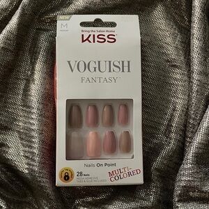 Kiss Press-On Nails 1 pack Gel Fantasy Voguish Medium Length